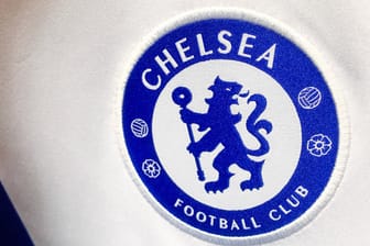 Trikot des FC Chelsea: Der Londoner Klub wird künftig von einem US-amerikanischen Konsortium geleitet.