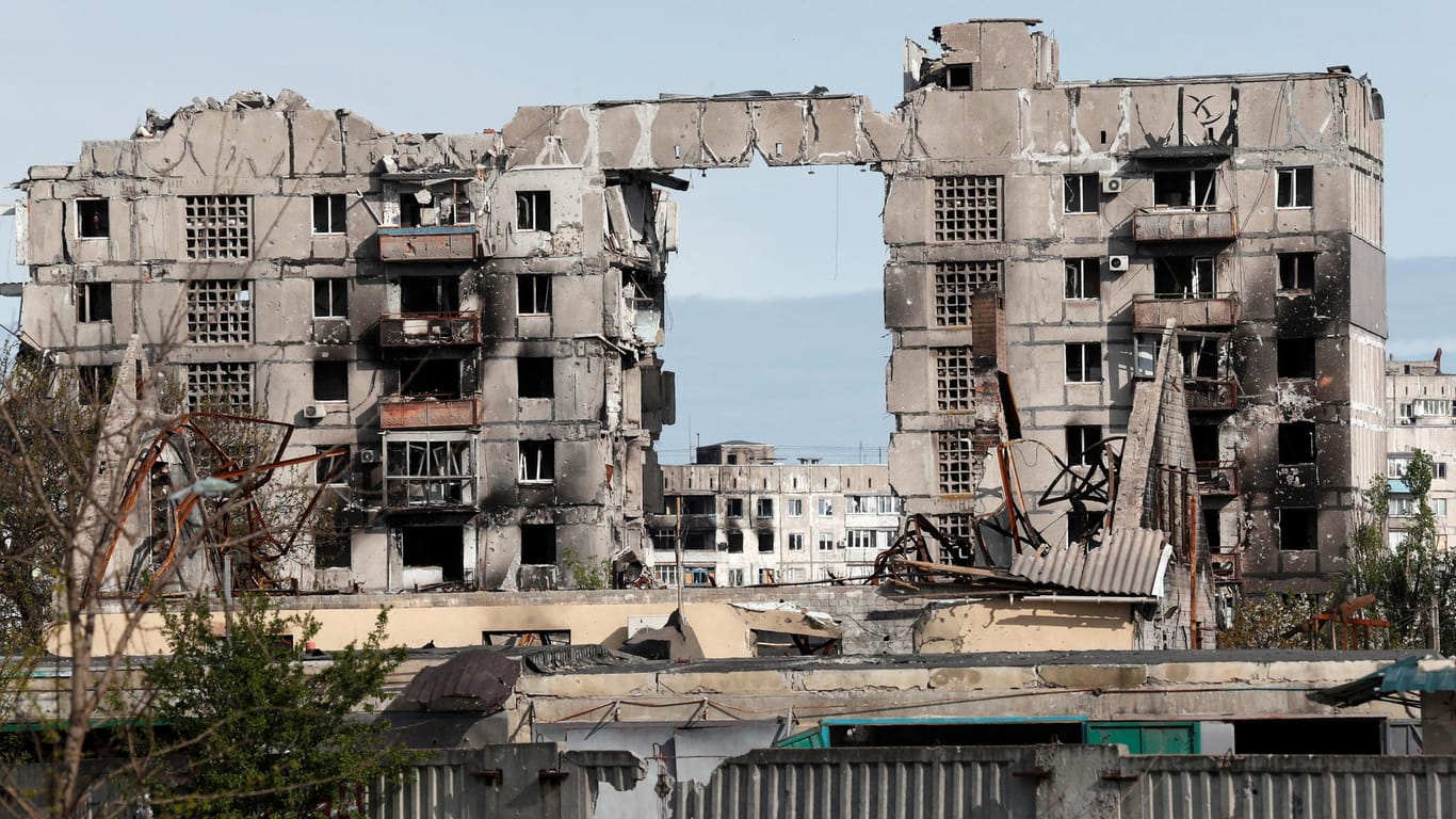 Ein zerstörtes Wohnhaus in Mariupol: Die Stadt wurde durch russischen Beschuss komplett zerstört.