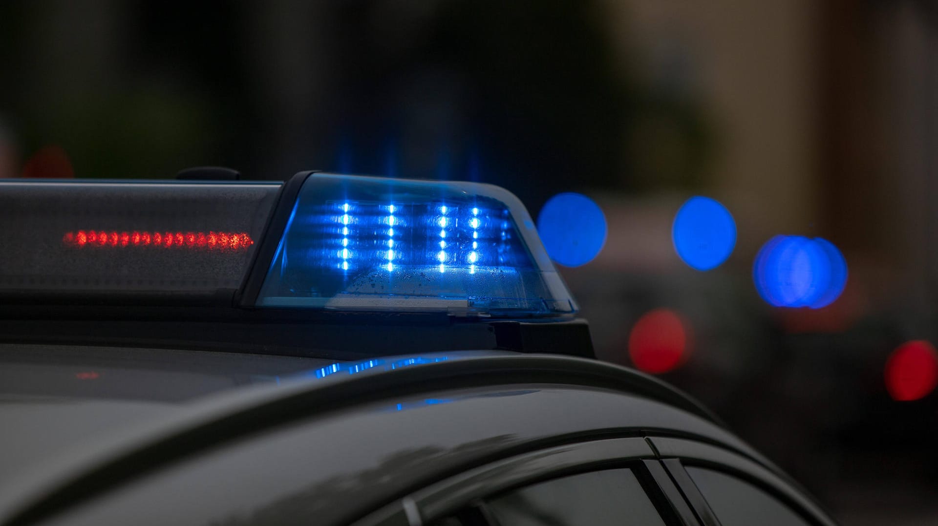 Blaulicht (Symbolbild): Nach dem Brandanschlag auf eine französische Moschee laufen die Ermittlungen – bislang wurden keine Täter gefasst. Blaulicht (Symbolbild): Nach dem Brandanschlag auf eine französische Moschee laufen die Ermittlungen – bislang wurden keine Täter gefasst.