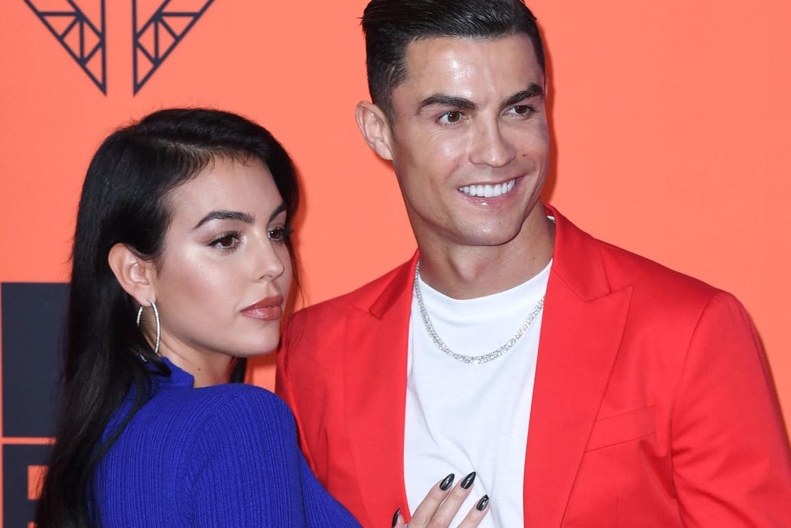 Cristiano Ronaldo und Georgina Rodriguez (l.): Die Freundin des Weltstars hat den Namen der Tochter bekanntgegeben.