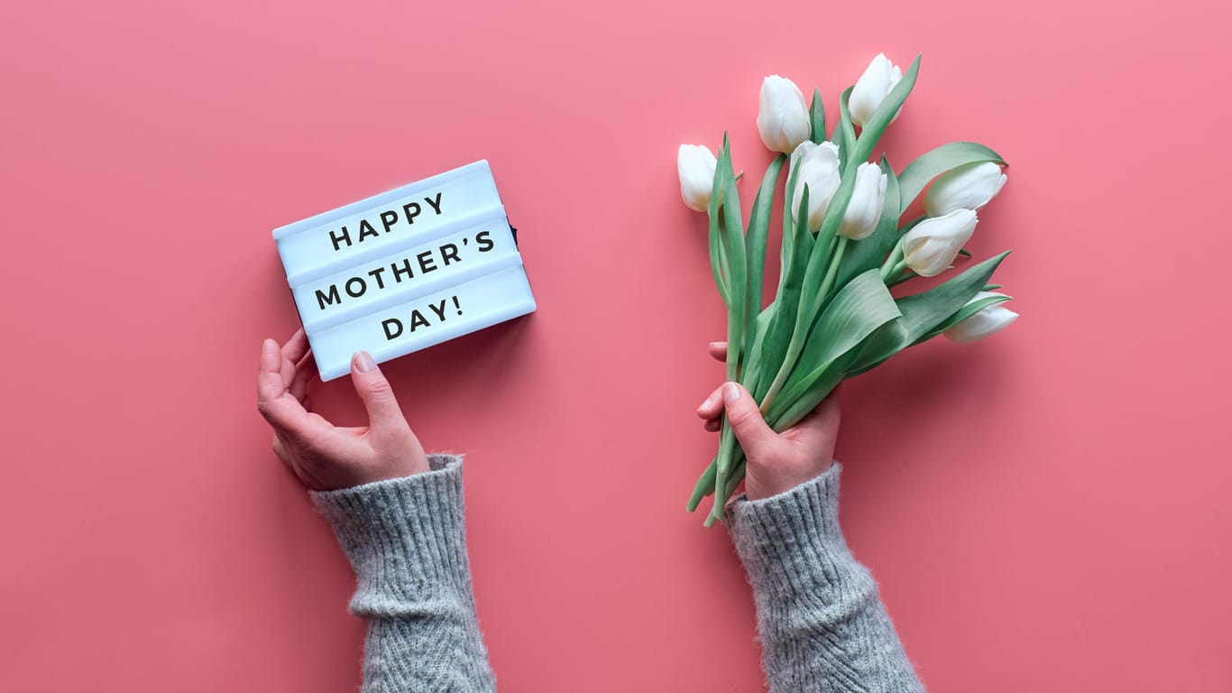 "Happy Mother's Day!" Am 8. Mai 2022 ist Muttertag: Wir zeigen, wie Sie liebe WhatsApp-Grüße verschicken.