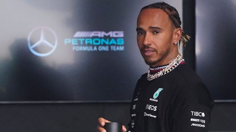 Lewis Hamilton will beim Rennen nicht auf seinen ganzen Schmuck verzichten.