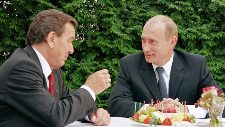 Frühstück 2005 auf dem Balkon des Bundeskanzlers: Gerhard Schröder und Wladimir Putin