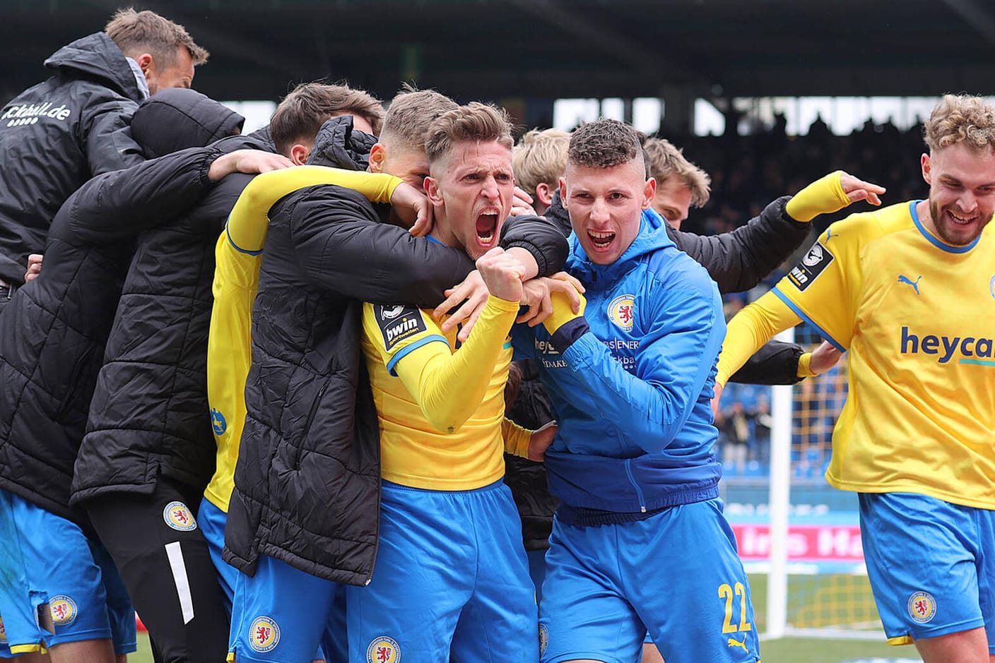 Jubel bei Eintracht Braunschweig vor wenigen Wochen beim Sieg gegen Havelse: Nun hat der Klub wieder Grund zum Feiern – und das ohne eigenes Zutun.