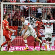 Jubel: Stuttgarts Kalajdzic (M.) feiert sein Tor zum 2:2 gegen die Bayern.
