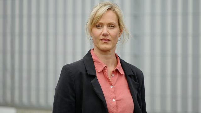 Die Schauspielerin Anna Schudt, auch bekannt als Kommissarin Martina Bönisch, bei Dreharbeiten zum Dortmunder "Tatort - Heile Welt".