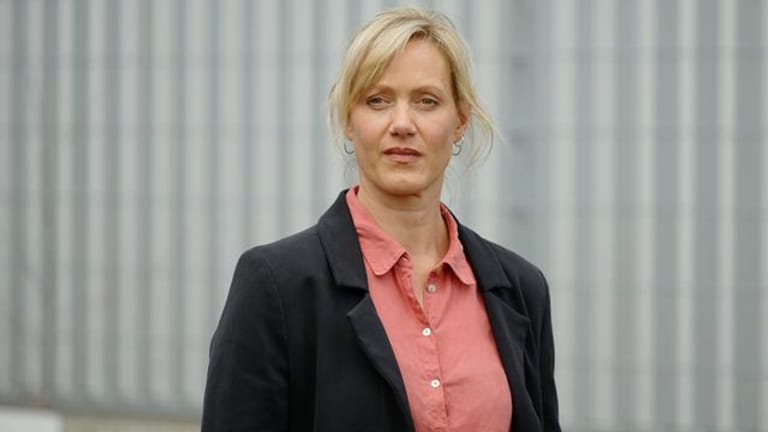 Die Schauspielerin Anna Schudt, auch bekannt als Kommissarin Martina Bönisch, bei Dreharbeiten zum Dortmunder "Tatort - Heile Welt".