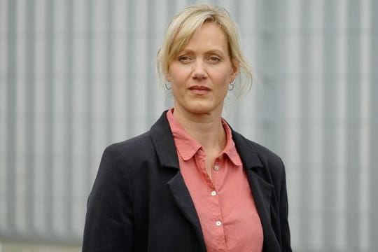 Die Schauspielerin Anna Schudt, auch bekannt als Kommissarin Martina Bönisch, bei Dreharbeiten zum Dortmunder "Tatort - Heile Welt".