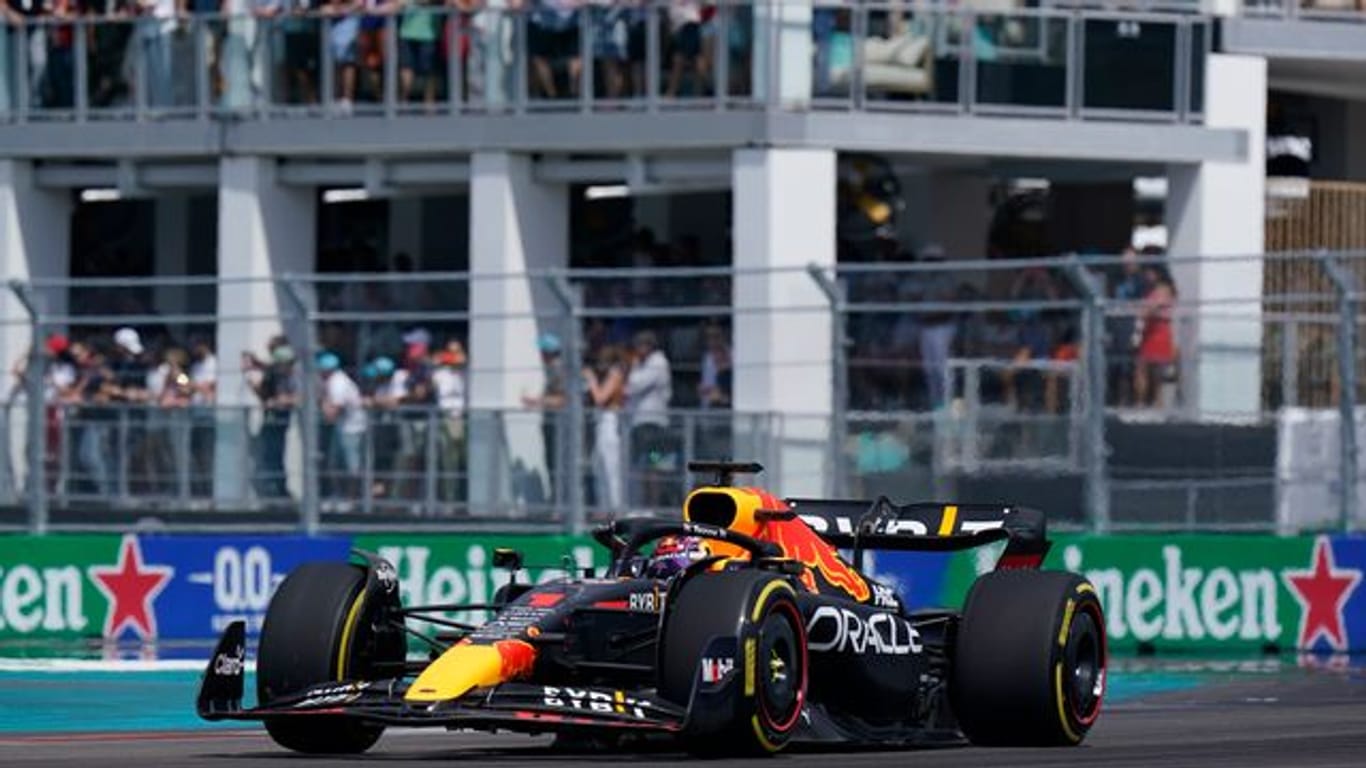 Der Niederländer Max Verstappen vom Team Red Bull gewinnt den ersten Großen Preis von Miami.