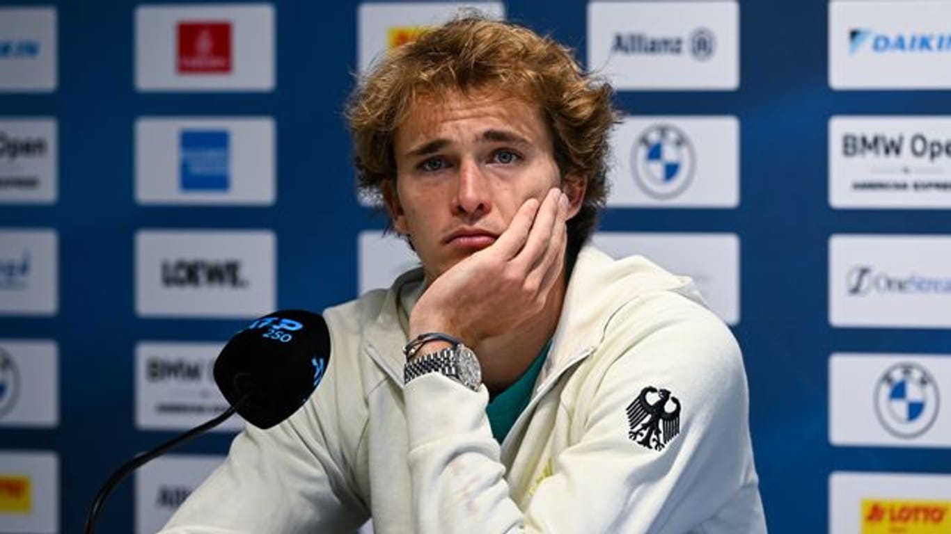 Der deutsche Tennis-Profi Alexander Zverev hat sich kritisch über die Ansetzungen seiner Spiele geäußert.