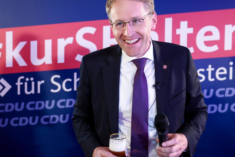 Landtagswahl Schleswig-Holstein: Ministerpräsident Daniel feiert den Sieg seiner Partei.