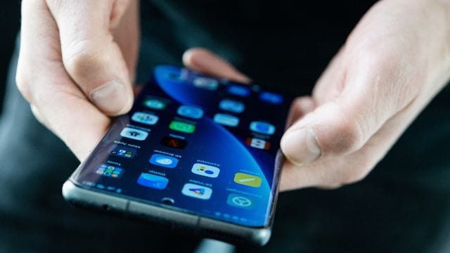 Die Listenpreise des Xiaomi 12 Pro starten bei 1050 Euro. Die Listenpreise des Xiaomi 12 Pro starten bei 1050 Euro.