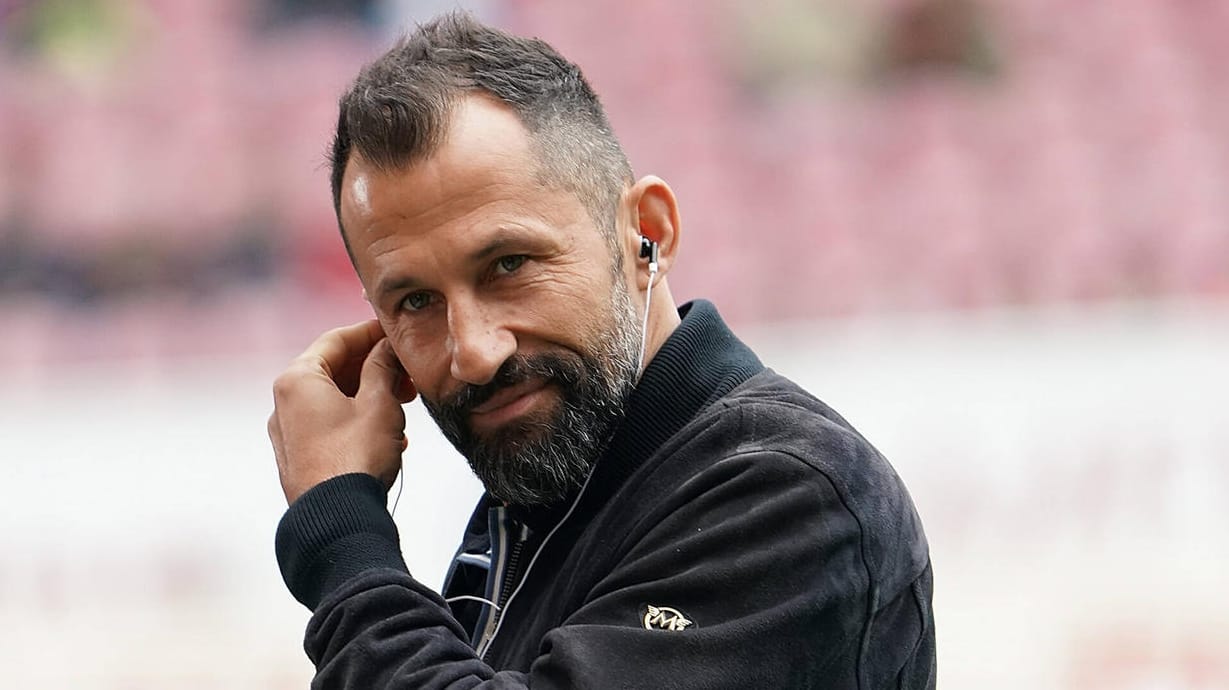 Hasan Salihamidzic: Bayerns Sportdirektor sprach nach dem Spiel gegen Stuttgart über die möglichen Vertragsverlängerungen seiner Spieler.