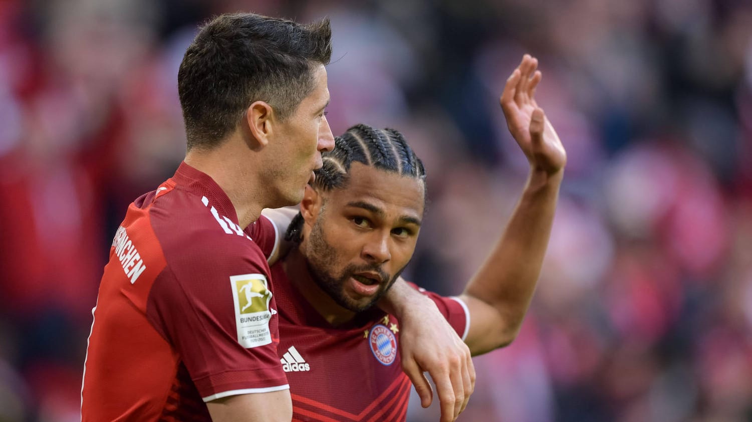 Robert Lewandowski und Serge Gnabry: Beide Spieler haben ihre Verträge beim Rekordmeister noch nicht verlängert.