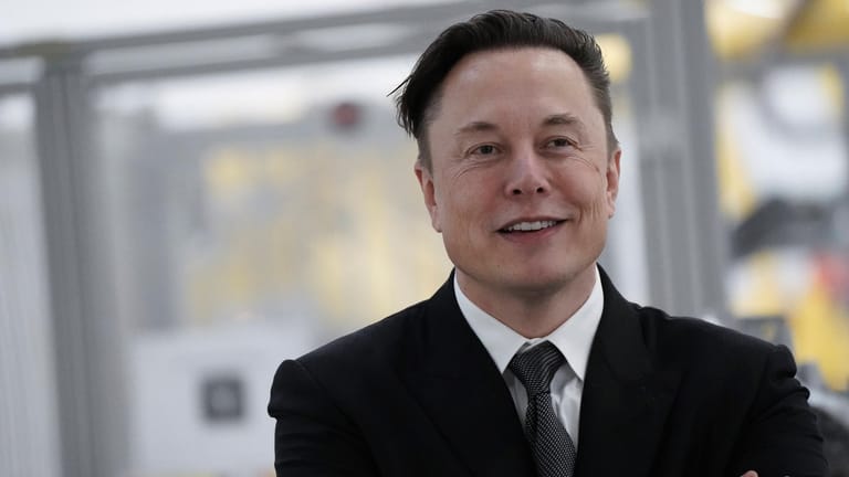 Elon Musk, Tech-Milliardär: Er müsse sich "wie ein Erwachsener" verantworten, so Rogosin.
