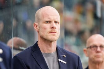 Toni Söderholm, Trainer der deutschen Eishockey-Nationalmannschaft, nimmt weitere NHL-Profis für die anstehende WM in den Blick.