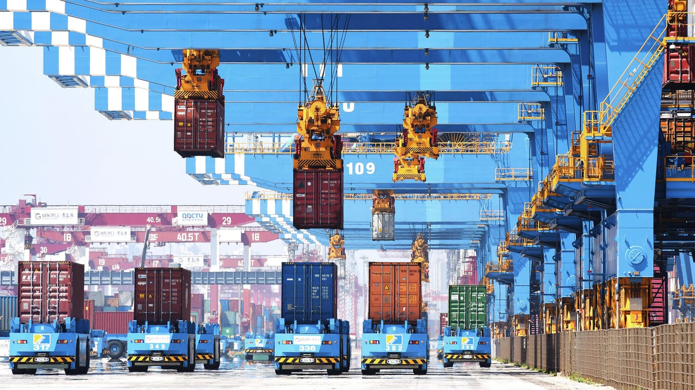 Container-Kräne in einem chinesischen Hafen: Das Exportwachstum des Landes fällt.