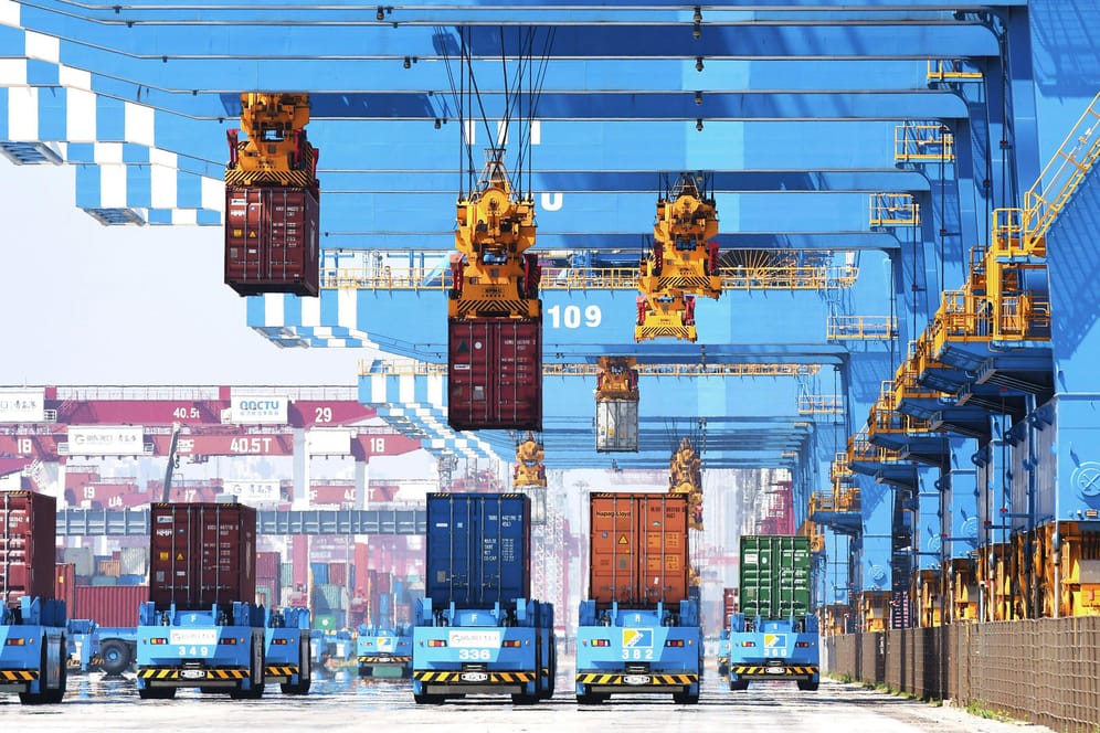 Container-Kräne in einem chinesischen Hafen: Das Exportwachstum des Landes fällt.