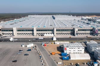Tesla Giga-Factory in Grünheide (Archivbild): Am 9. Mai startet die Abnahmeprüfung der neuen Fabrik bei Berlin.