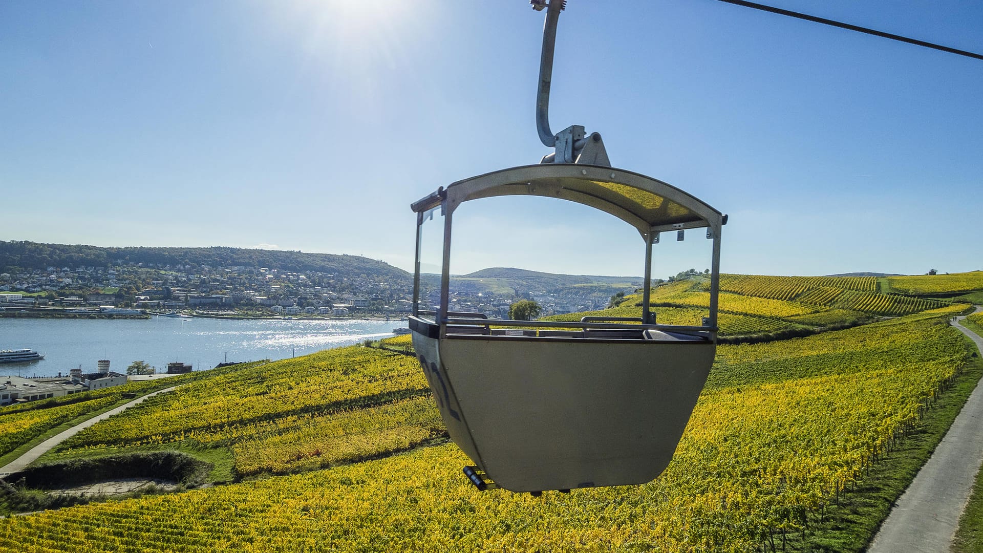 Eine Gondel der Rüdesheimer Seilbahn: Vom Niederwalddenkmal hat man einen atemberaubenden Blick über den Rhein.