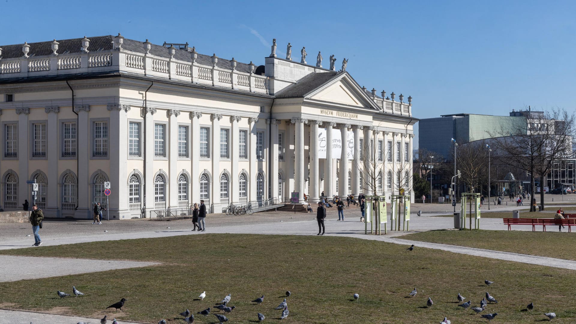 Friedrichsplatz mit Fridericianum: Alle fünf Jahre ist die Kunstahalle Mittelpunkt der documenta.