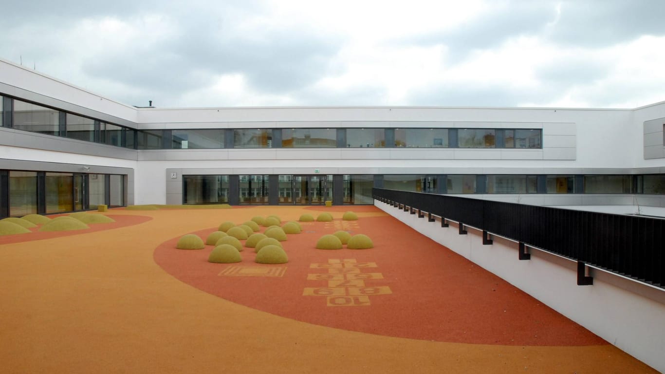 Terrasse der Leipziger Kurt-Masur-Grundschule: Hier brach in der letzten Woche ein rätselhaftes Virus aus.