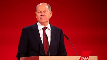 Olaf Scholz (SPD) spricht beim Bundeskongress des Deutschen Gewerkschaftsbundes: In seiner Rede äußerte sich der Bundeskanzler auch zum russischen Angriffskrieg.