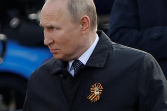 Wladimir Putin bei der Parade zum "Tag des Sieges" in Moskau: Der russische Präsident hielt eine konservative Rede und bediente alte Kriegsnarrative.