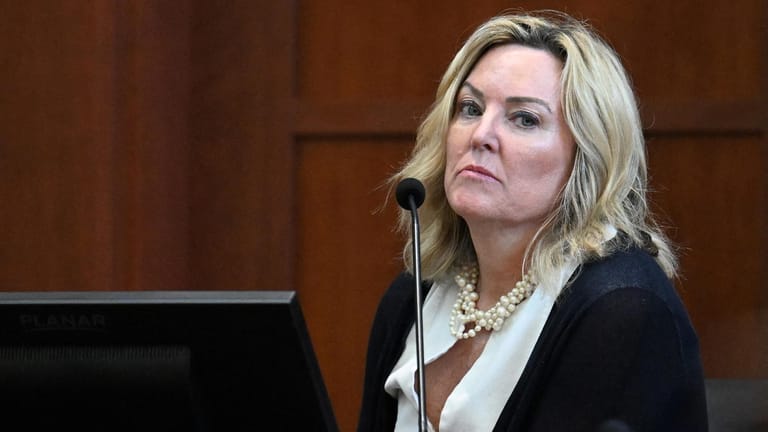 Dr. Dawn Hughes: Amber Heards Psychologin musste vor ein paar Tagen vor Gericht aussagen.