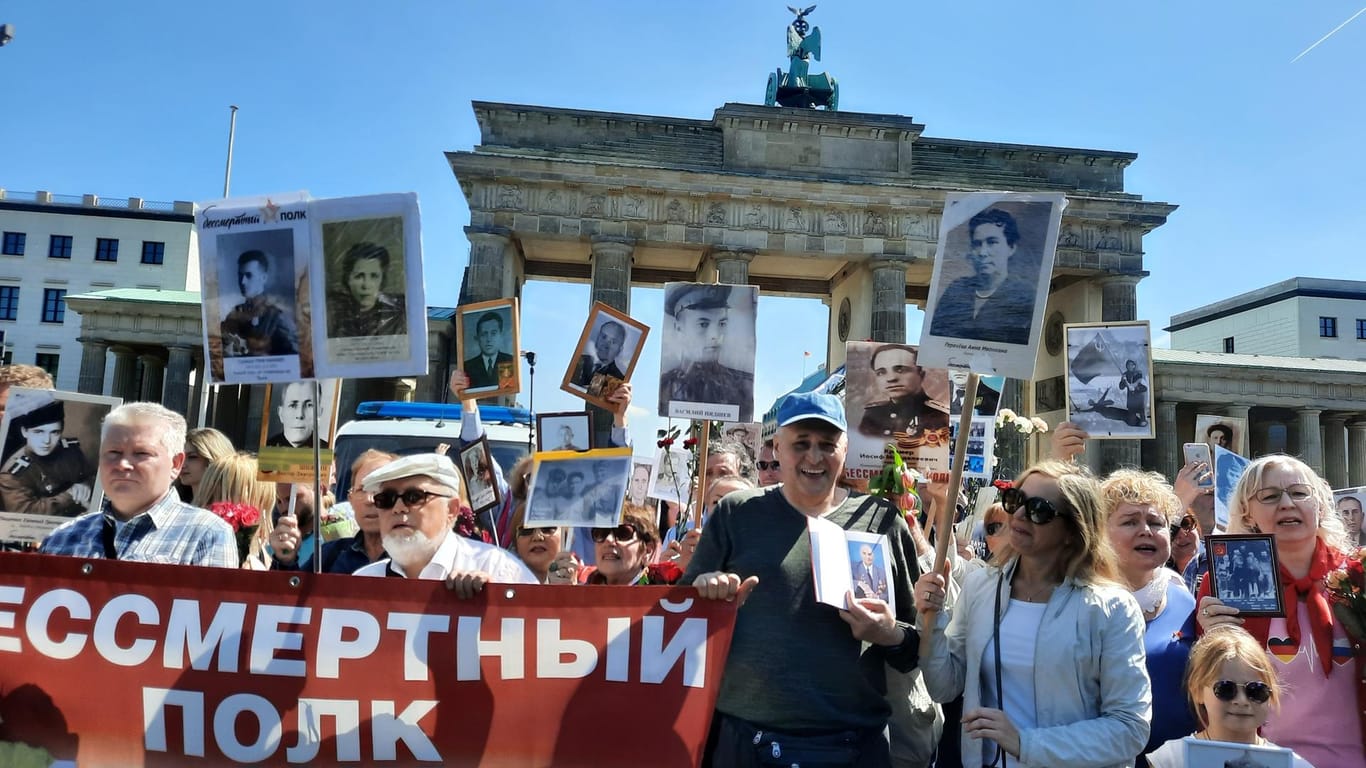 Russischstämmige Berliner gedenken ihren Angehörigen aus der Roten Armee: Der 9. Mai ist in Berlin dieses Jahr ein Politikum.