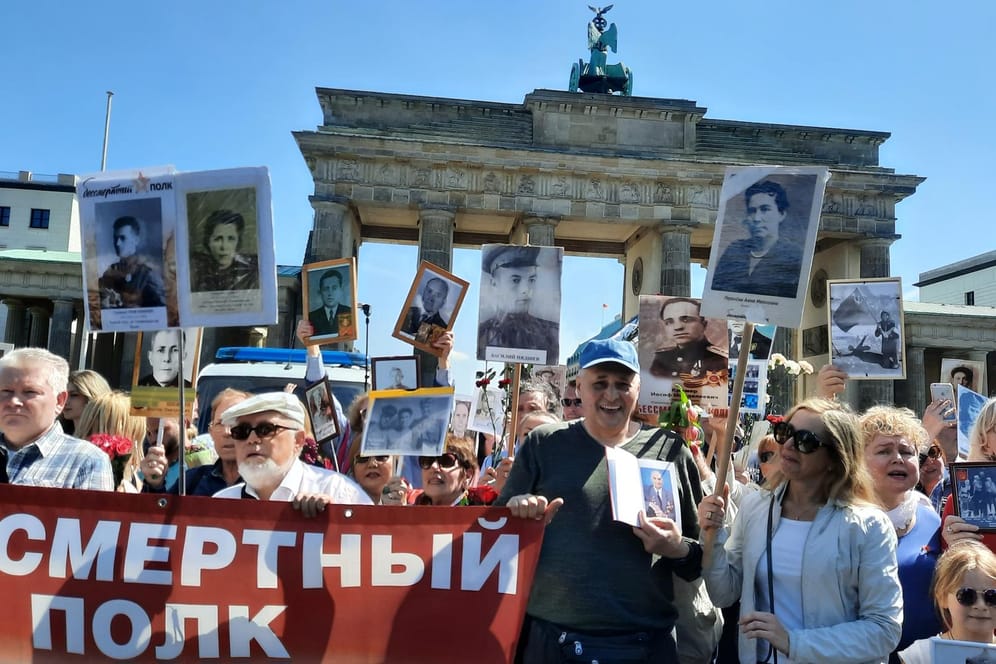 Russischstämmige Berliner gedenken ihren Angehörigen aus der Roten Armee: Der 9. Mai ist in Berlin dieses Jahr ein Politikum.