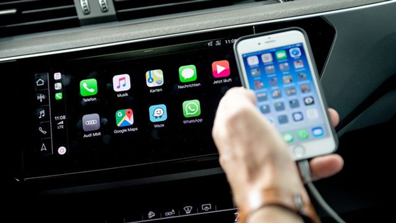 Voll vernetzt: Viele Funktionen in modernen Autos laufen über Apps - und brauchen dafür häufig auch persönliche Daten.