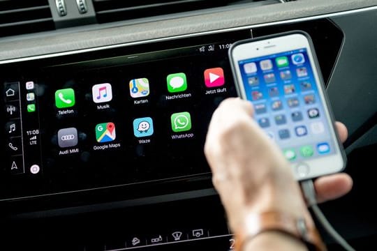 Voll vernetzt: Viele Funktionen in modernen Autos laufen über Apps - und brauchen dafür häufig auch persönliche Daten.