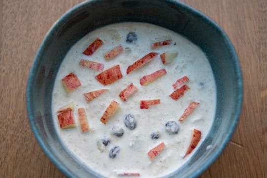 Bircher Müsli: Der Arzt Maximilian Oskar Bircher-Benner servierte den später nach ihm benannten Frühstücksklassiker erstmals um 1900.