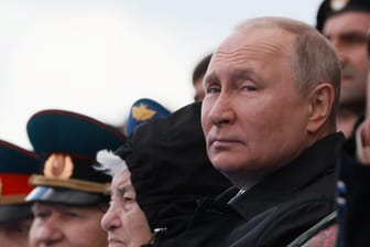 Wladimir Putin bei der Militärparade am 9. Mai: Die Gerüchte um seinen Gesundheitszustand wurden erneut angeheizt.