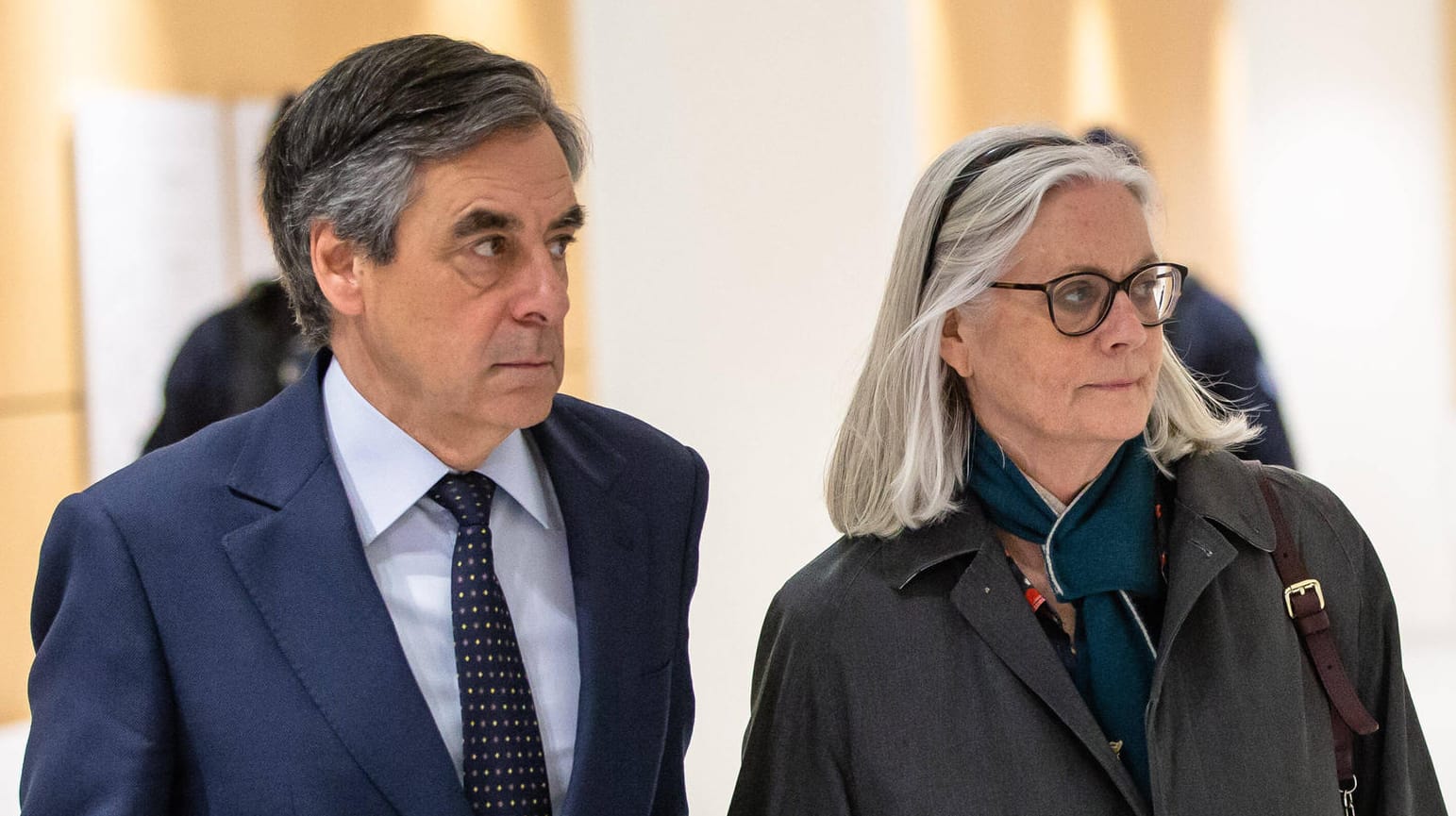 François Fillon und seine Frau (Archivbild): Der Ex-Premierminister musste sich wegen der Anstellung seiner Familie verantworten.