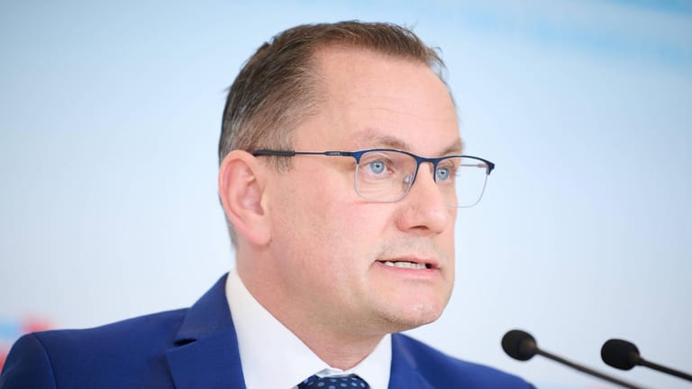 AfD-Chef Tino Chrupalla: Schwache Ergebnisse im Westen setzen den Sachsen unter Druck.
