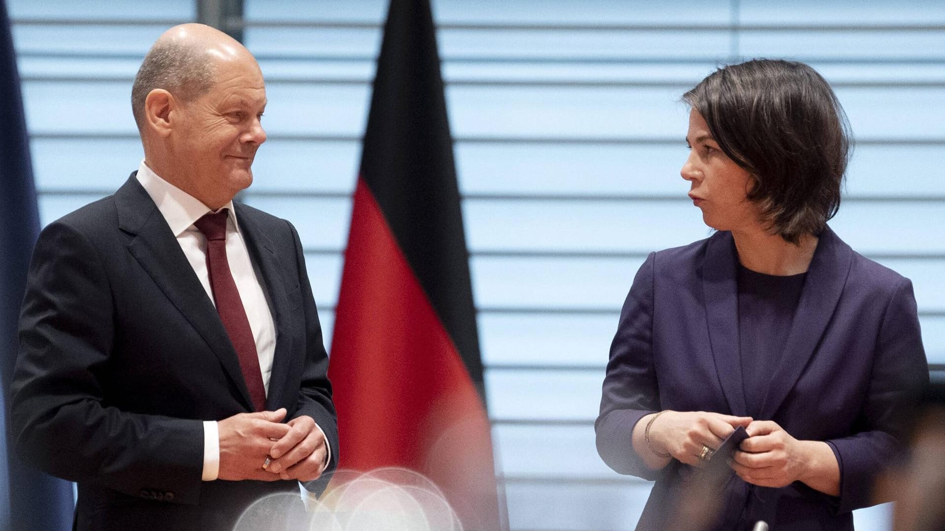 Kanzler Scholz und Außenministerin Baerbock werden in Kiew erwartet.