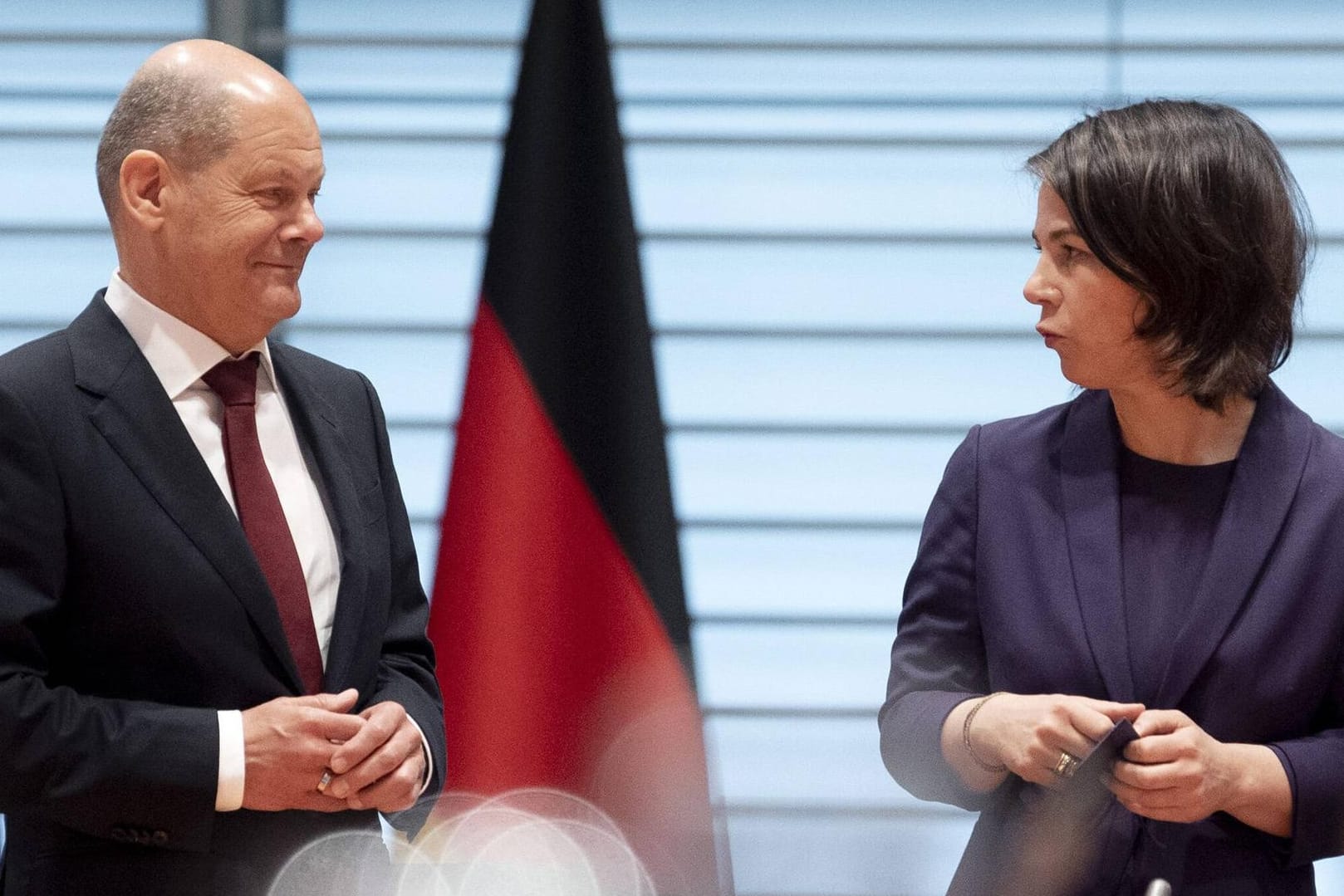 Kanzler Scholz und Außenministerin Baerbock werden in Kiew erwartet.