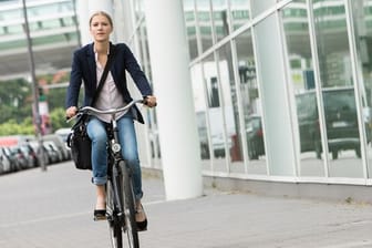 Entspannt und mit ausreichend Zeit: Wer für den Arbeitsweg aufs Fahrrad umsteigt, sollte gut planen.