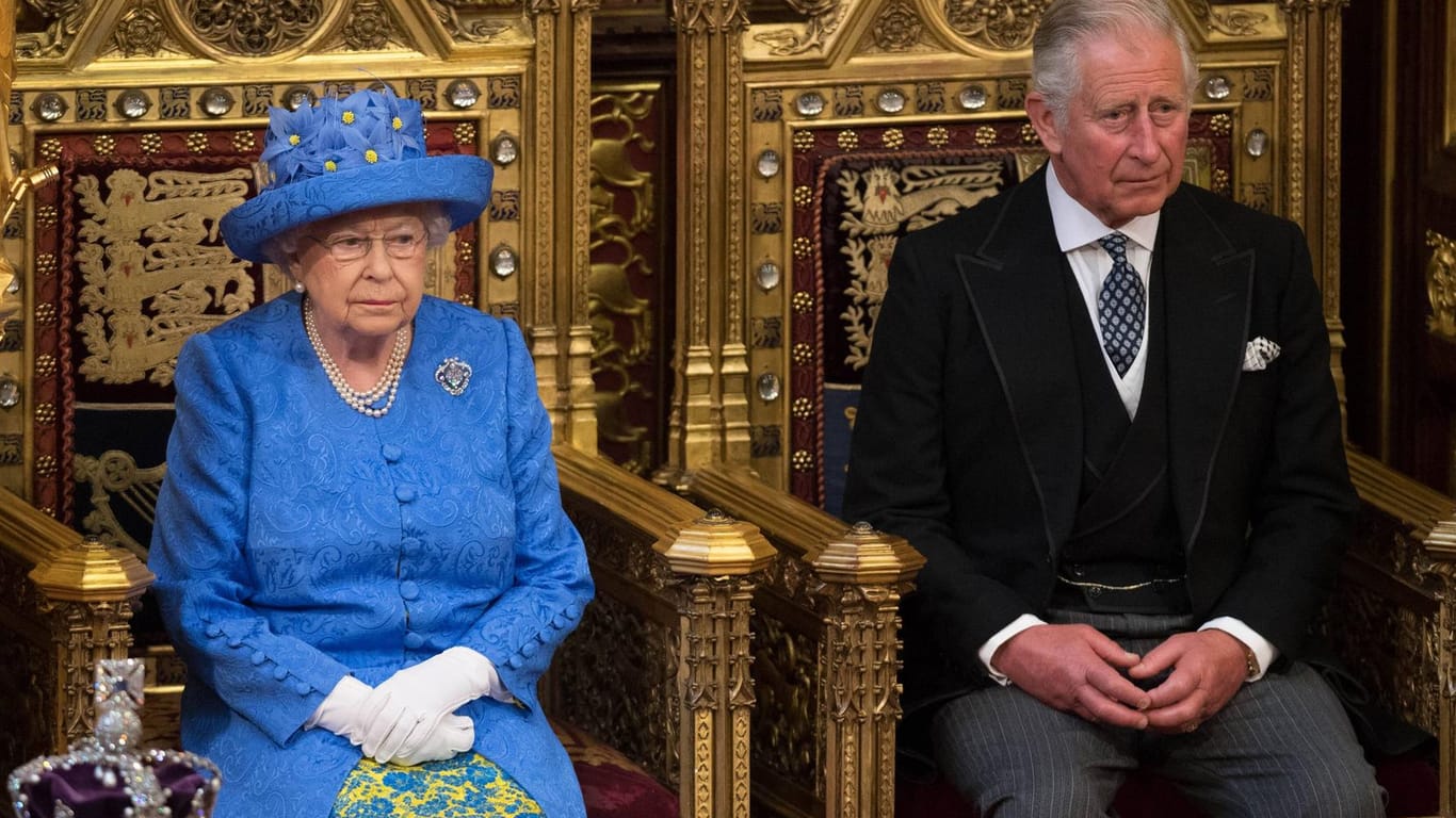 Parlamentseröffnung 2017: Die Queen ließ sich damals von Prinz Charles begleiten.