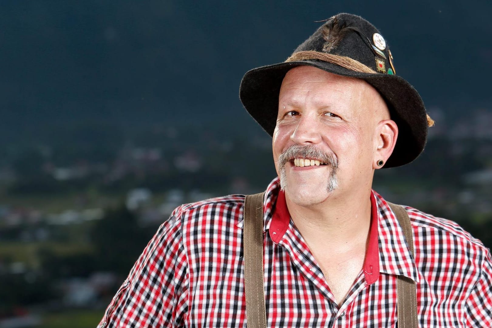 Bauer Félix: Der Landwirt schickt eine Hofdame nach Hause.