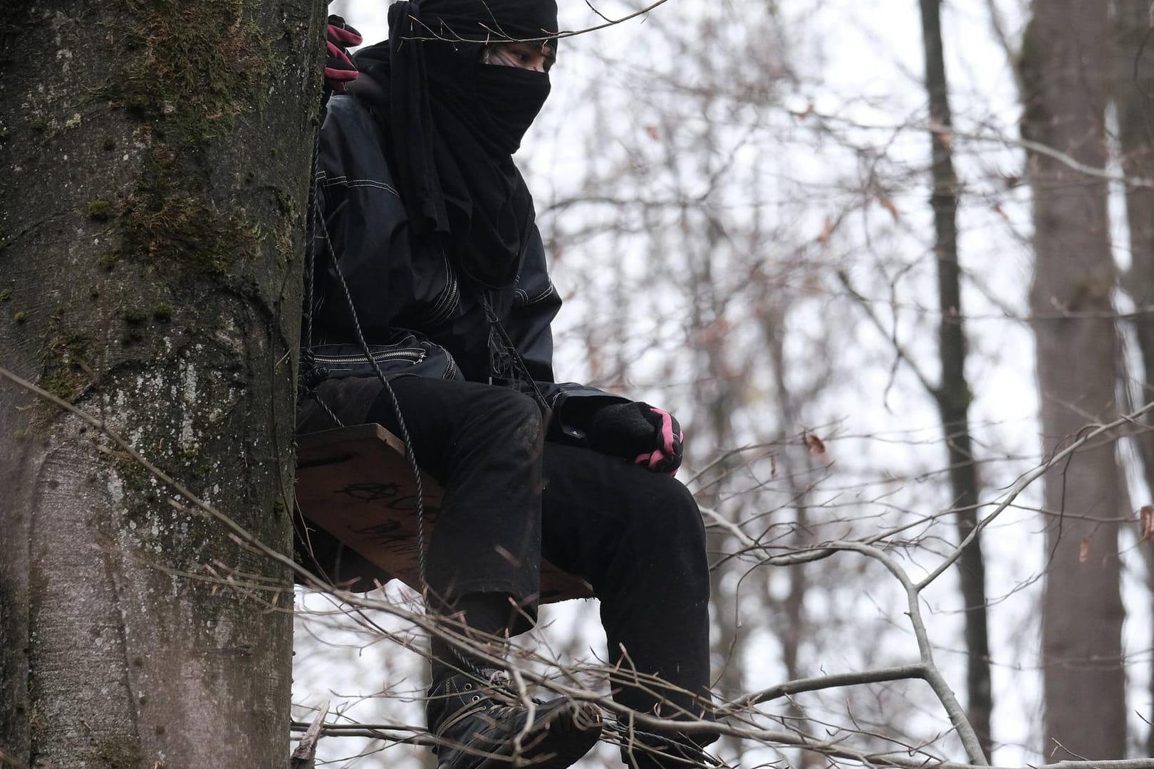 Protest gegen A49-Ausbau Räumung im Dannenröder Forst (Archivbild): Ellas Freilassung soll sofort in die Wege geleitet werden.