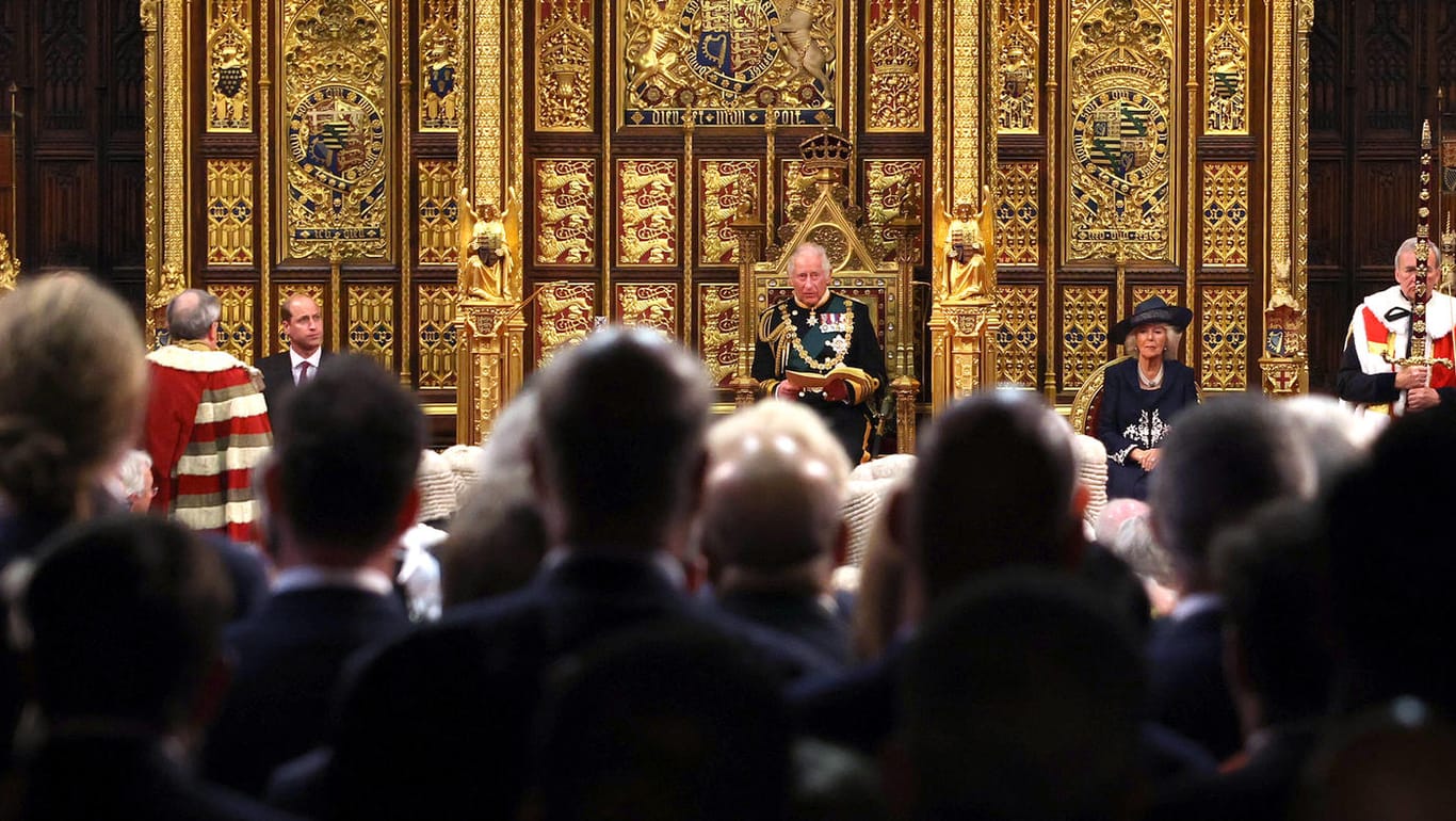 Parlamentseröffnung 2022: Prinz William, Prinz Charles und Herzogin Camilla im House of Lords.