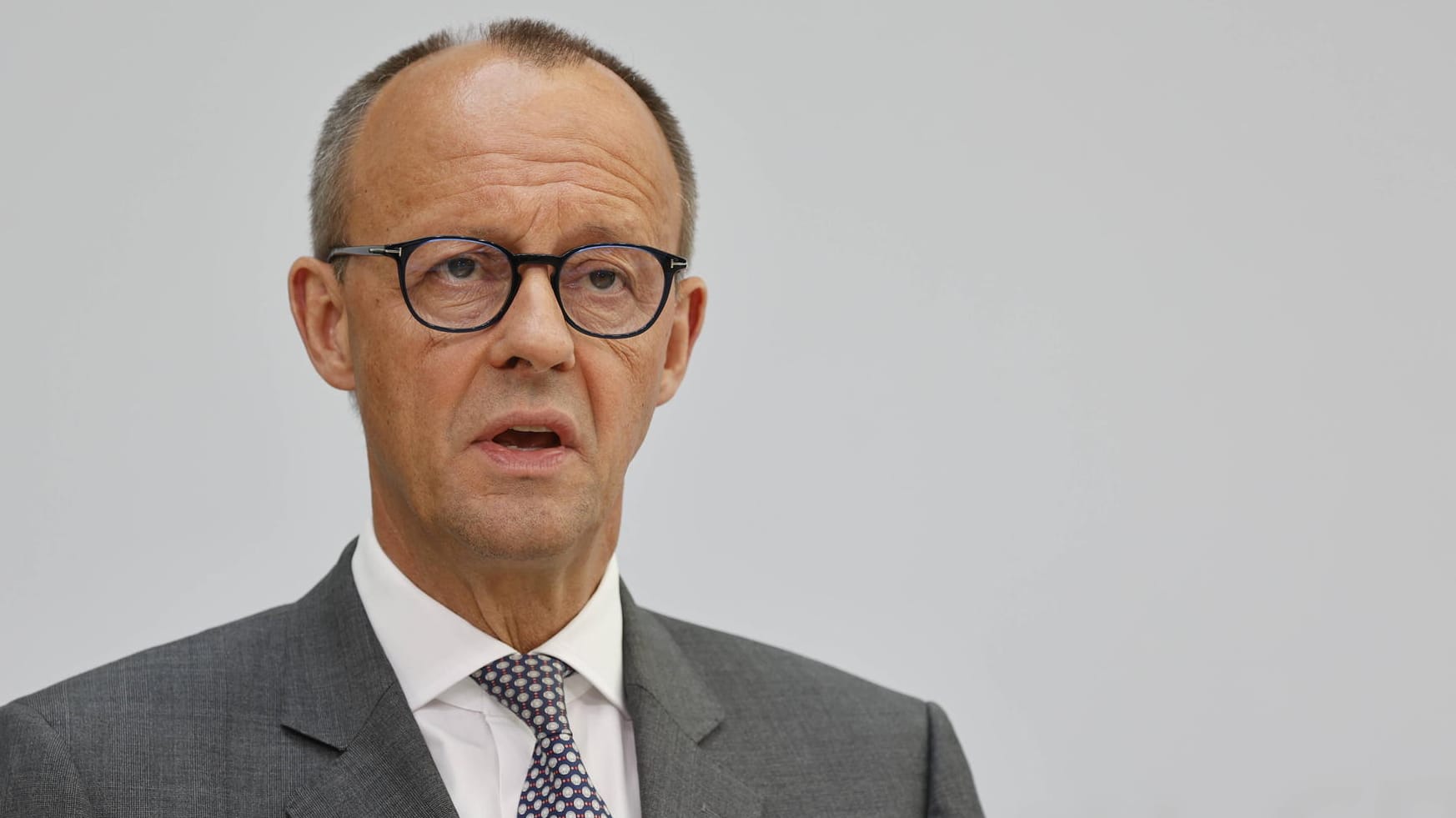 Friedrich Merz: Er fordert, dass die Ampel-Abgeordneten geschlossen für das Sondervermögen für die Bundeswehr stimmen müssen.