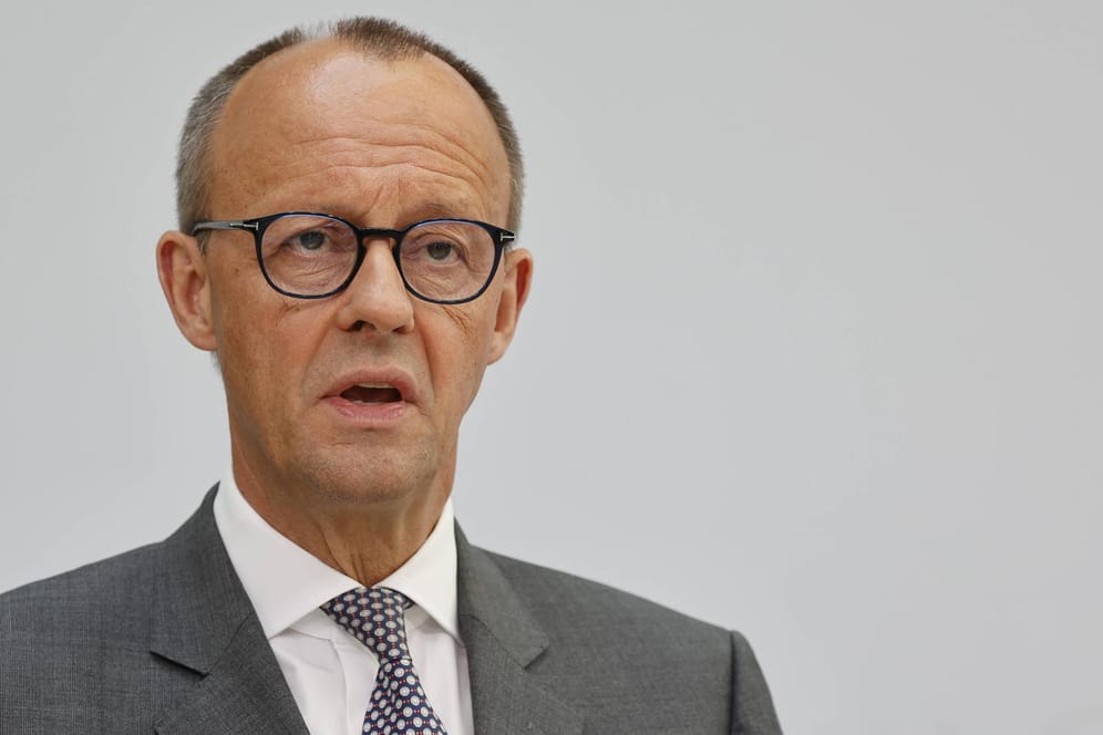Friedrich Merz: Er fordert, dass die Ampel-Abgeordneten geschlossen für das Sondervermögen für die Bundeswehr stimmen müssen.