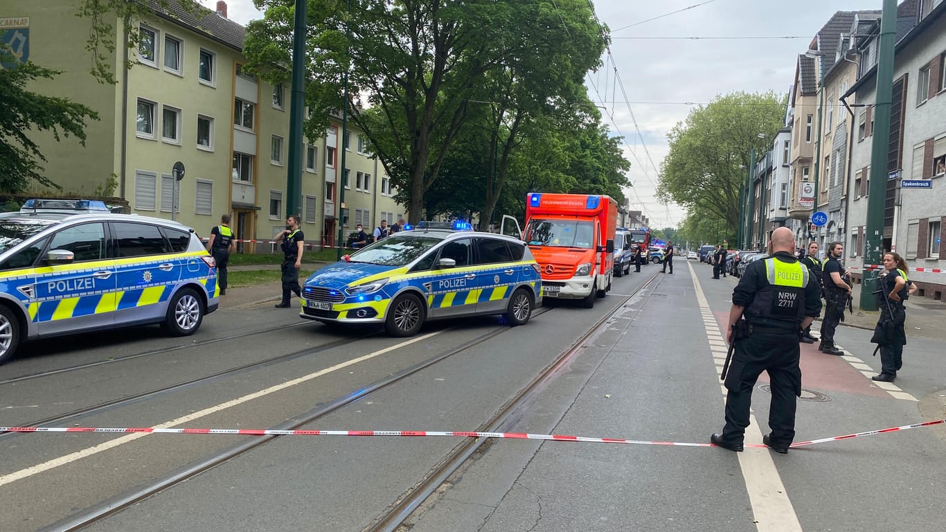 Der Tatort in Essen: Die Polizei ist mit vielen Kräften vor Ort.