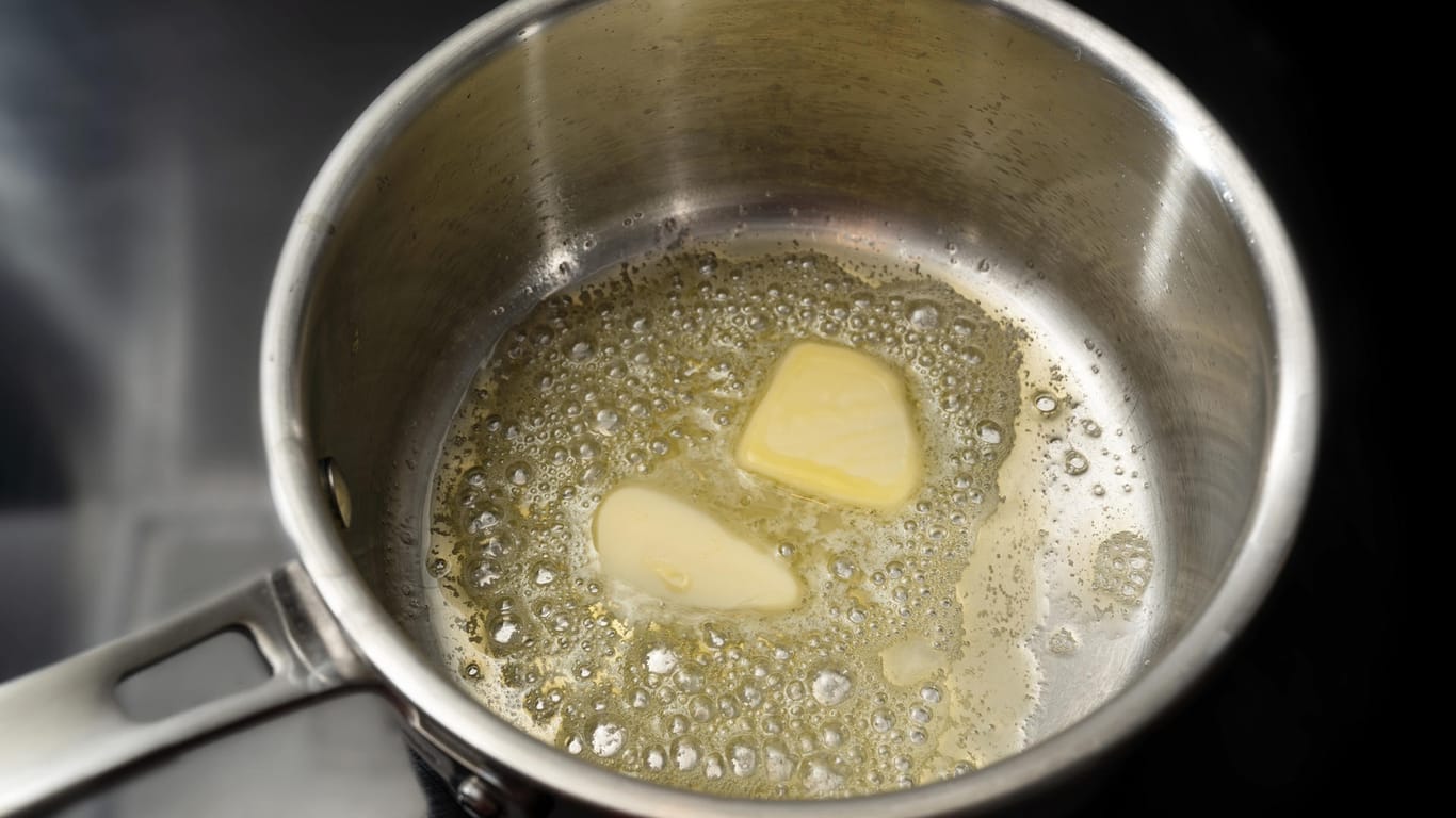 Butter: Beim Zerlassen kann Butter schnell verbrennen.
