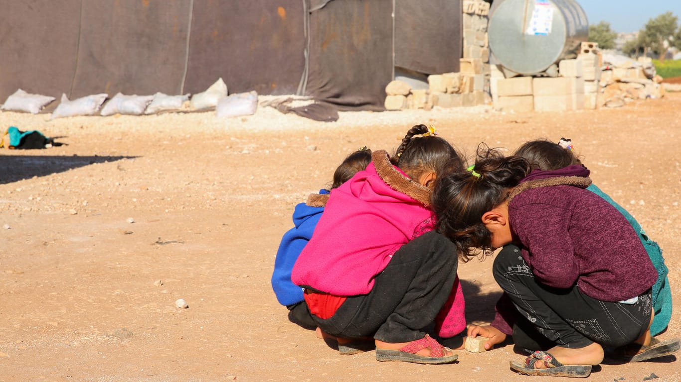 Kinder spielen in einem Flüchtlingscamp in Idlib, Syrien: Mehr als 6 Millionen Menschen sind innerhalb des Landes auf der Flucht.
