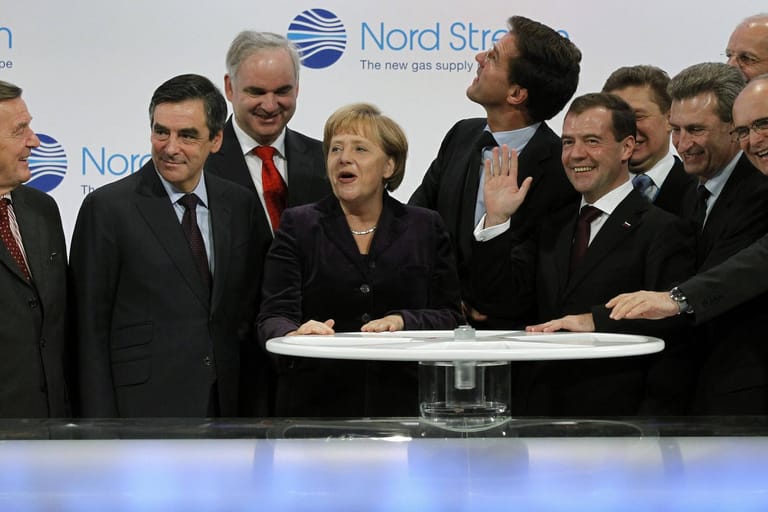 Ein Bild der Einigkeit bei der Einweihung der ersten Nord-Stream-Pipeline: Sie erhöhte die Abhängigkeit vom russischen Gas.